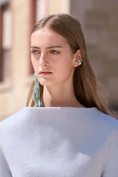 Look 150